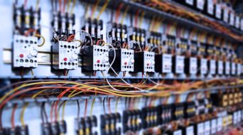 美國電子電氣工程（EE）專業(yè)深度解析 申請(qǐng)要求與就業(yè)前景