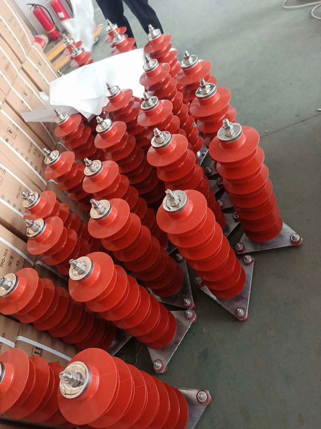 金屬氧化物無間隙避雷器HY10W系列詳解 守護電力系統(tǒng)安全的關(guān)鍵衛(wèi)士